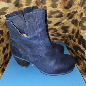 John Fluevog Hopefuls ROSY Buffed Toe Leather Booties - Size 7.5